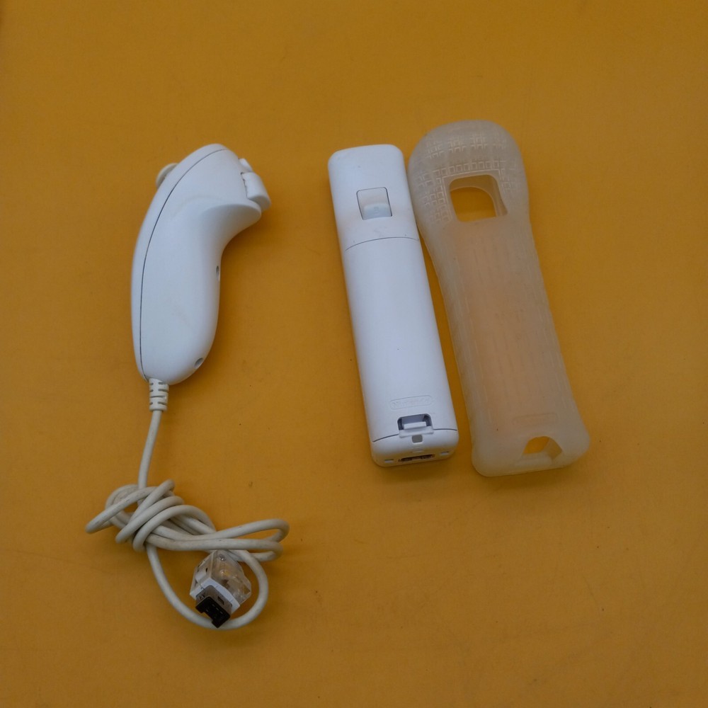 Wii Nintendo console bundle Games includes all items in Picture
