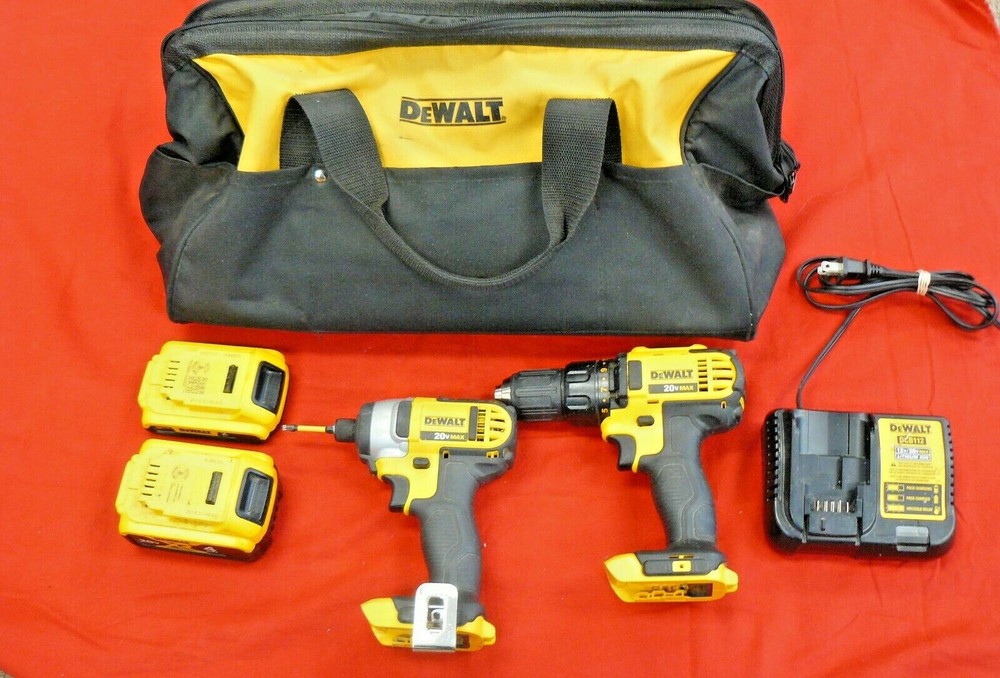 DEWALT DRILL/IMPACT SET IN BAG