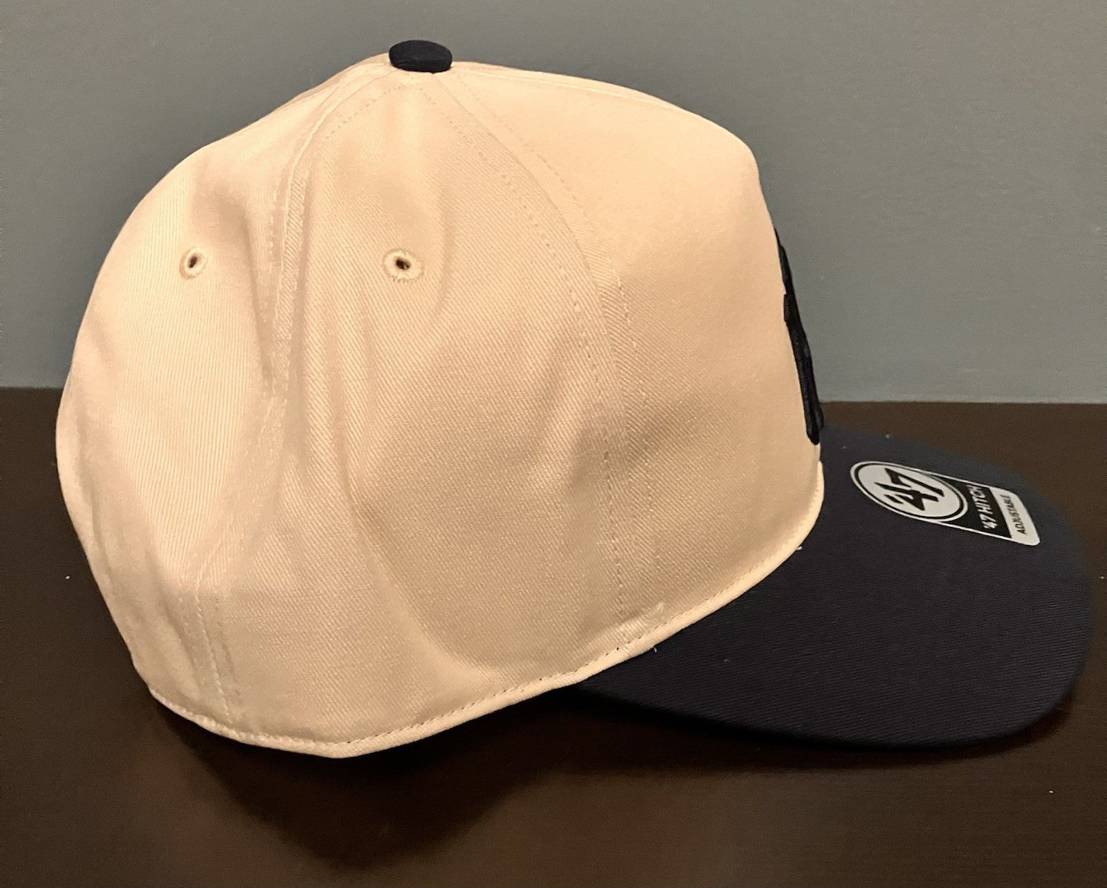 ‘47 Brand Urban Outfitters Hitch New York Yankees 2-Tone Snapback Hat/Cap