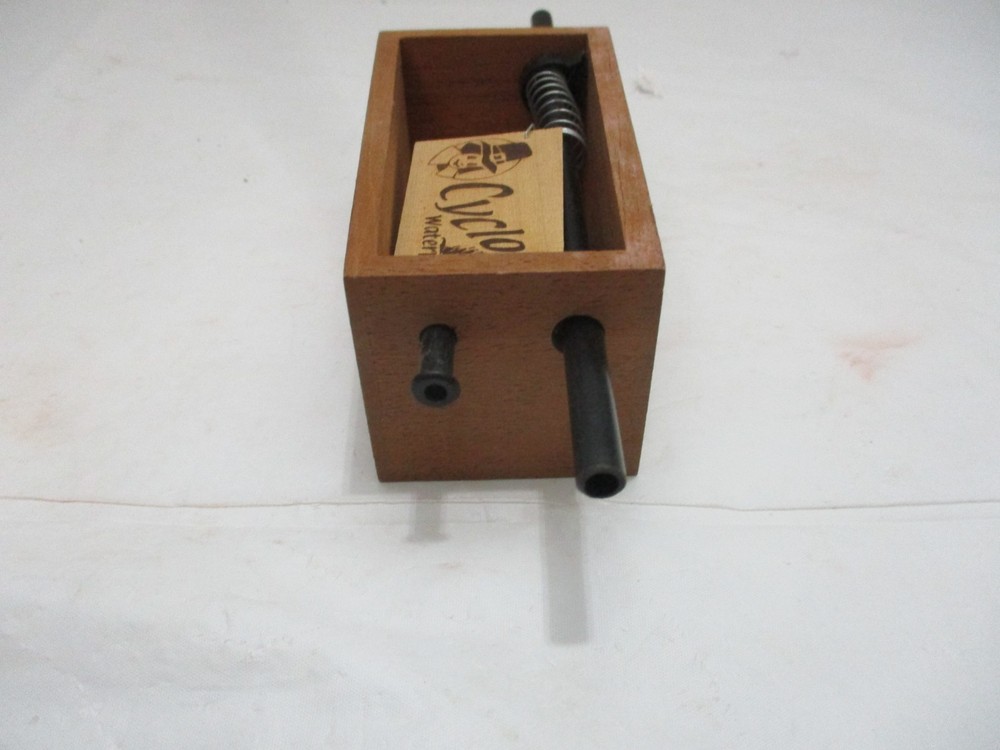 Quaker Boy Cyclone Waterproof Push Button Pin Turkey Box Call