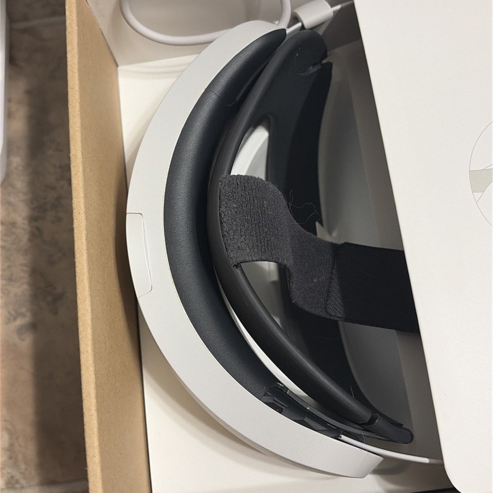 Oculus (Meta) Quest 2 256GB Standalone VR Headset BUNDLE (Read Description)