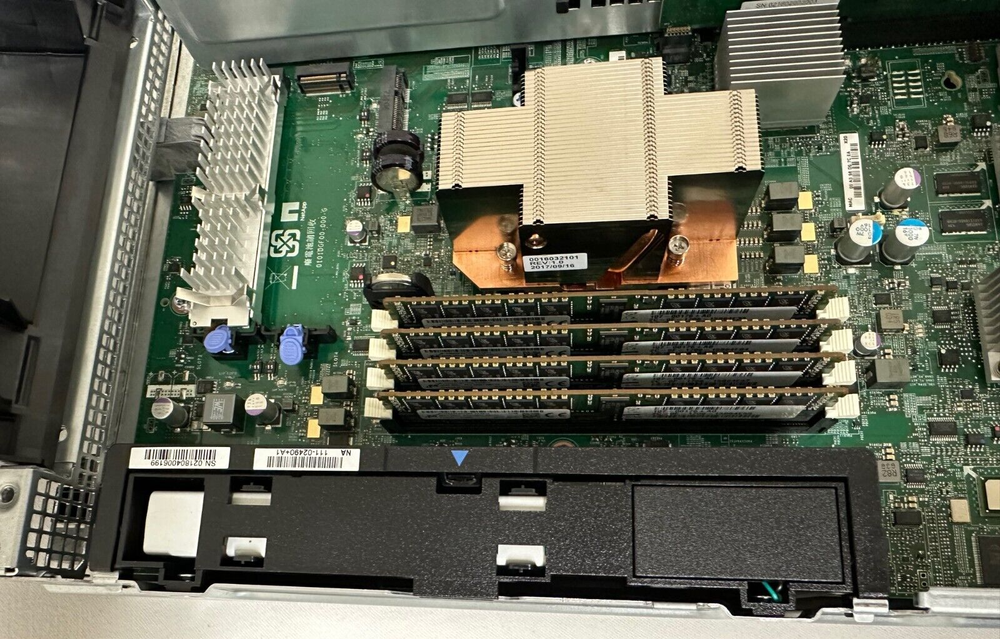 NETAPP 111-02493 FAS8200 STORAGE CONTROLLER