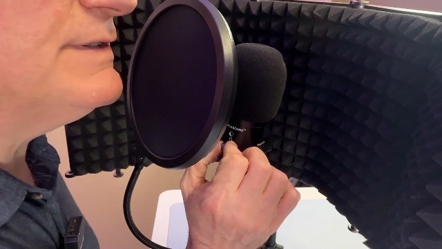 Adjustable Microphone Isolation Shield - Portable Reflection Filter with Tripod