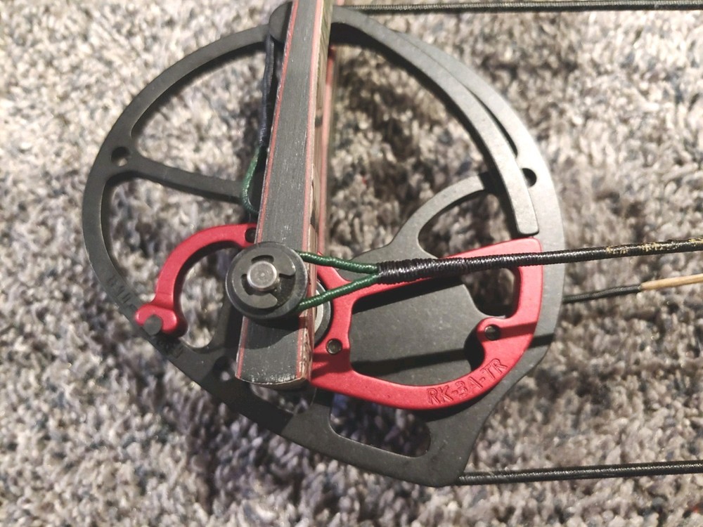 Hoyt Vector 32 RH Compound Bow Package 28in 60lbs.