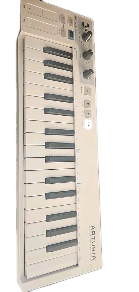Arturia KeyStep 32-Key MIDI Controller with Damage box No Power Supply.