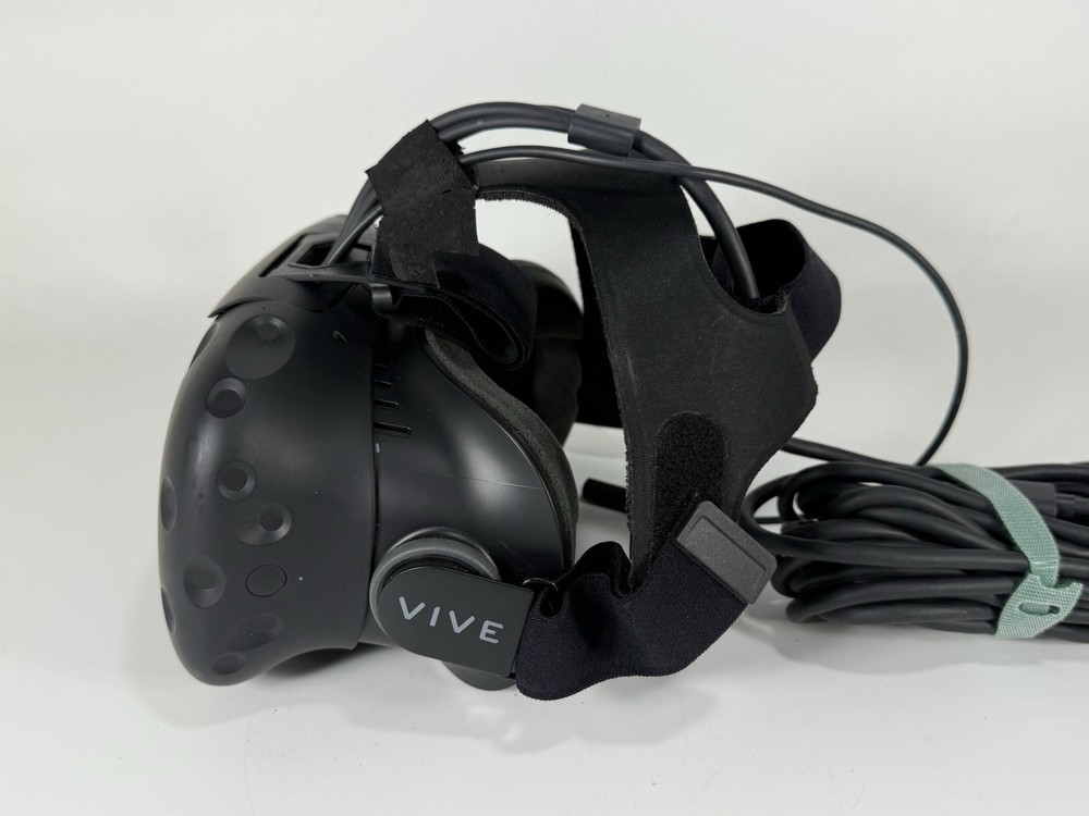 HTC Vive Virtual Reality System Bundle with Controllers - Missing Link Box