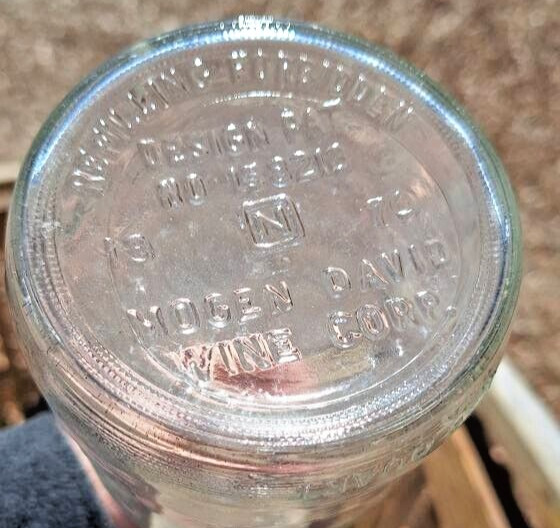 Vintage Mogen David Wine Corp Embossed Ribbed Bottle EMPTY 4/5 Quart