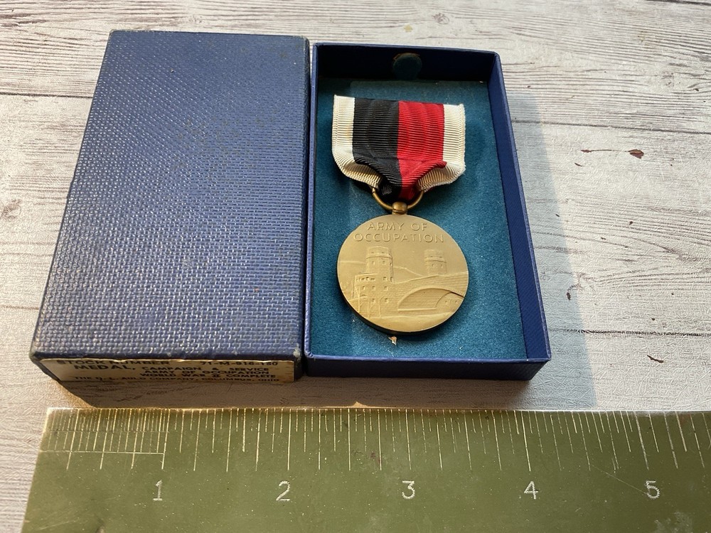 ORIGINAL WWII US BOXED OCCUPATION MEDAL