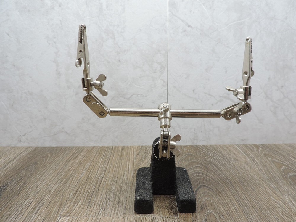 Extra Hands Multipurpose Tool w/Alligator Clips 3.5"x5"x2" Folded