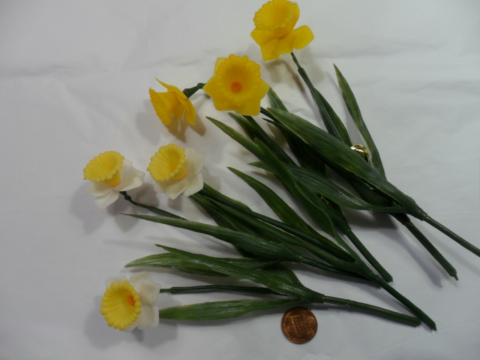 Vintage Plastic Small Daffodils Flowers ~  Hong Kong