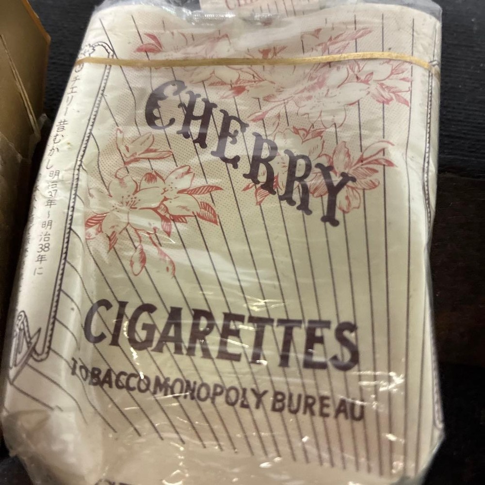 Retro box cigarette package and kissel