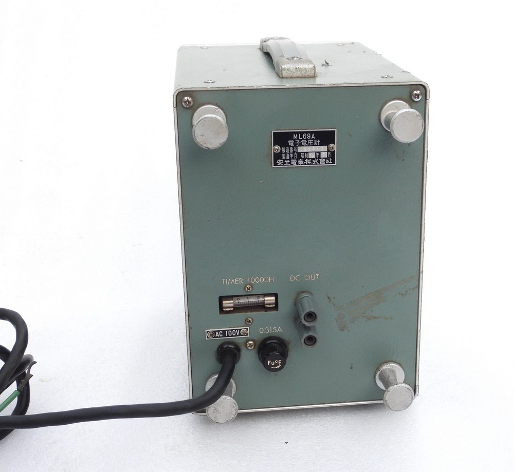 ANRITSU ML69A HIGH-SENSITIVITY ANALOG AC ELECTRONIC VOLTMETER TESTMETER 8-RANGES