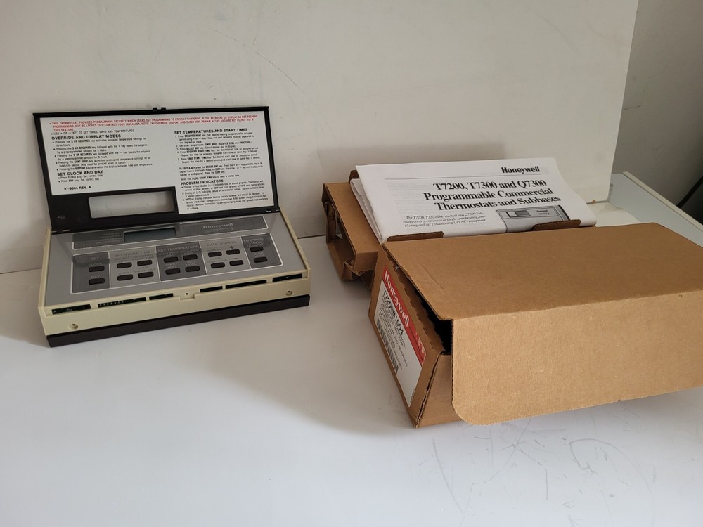 HOONEYWELL THERMOST PROGRAMABLE T7200B1004