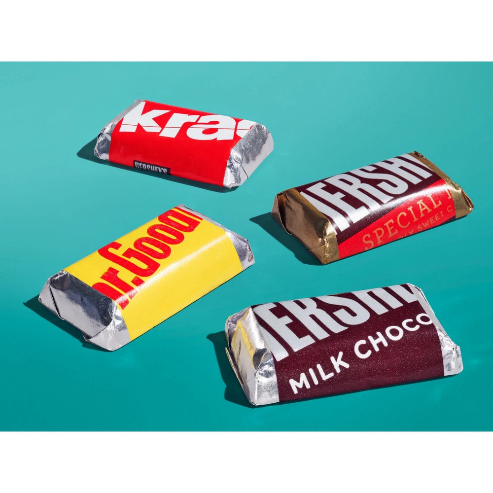Hershey's Miniatures Assorted Chocolate Candy, Party Pack 35.9 oz
