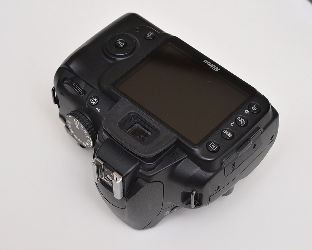 Nikon D3000, Shutter count534, The last Nikon CCD camera