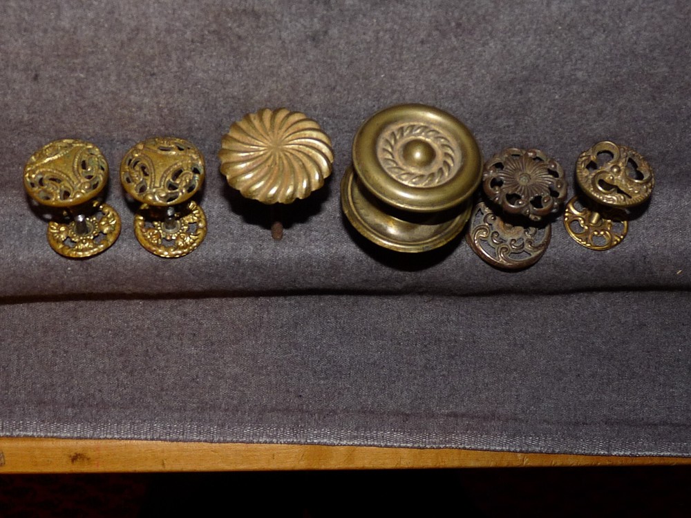 Lot of 6 Heavy Cast Brass Drawer Knobs Or Pulls