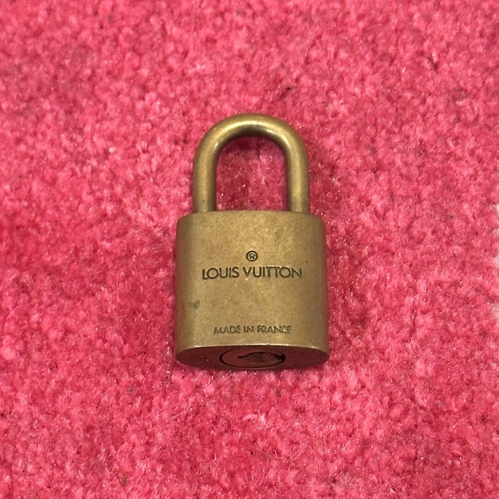 Louis Vuitton Brass Lock – No Key