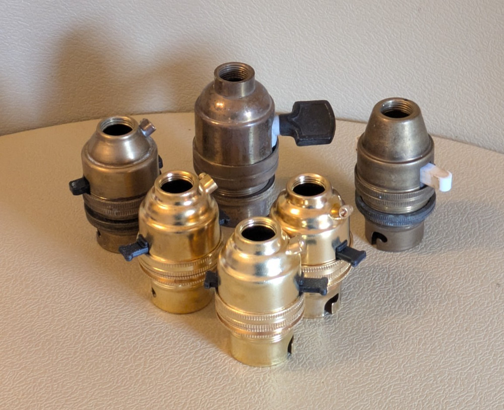 BRASS SWITCHED LAMPHOLDERS.