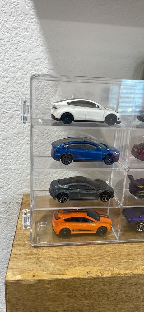 1/64 Diecast 8 Car Display Case With Locking Latch, Stackable And Can Be Hanged.