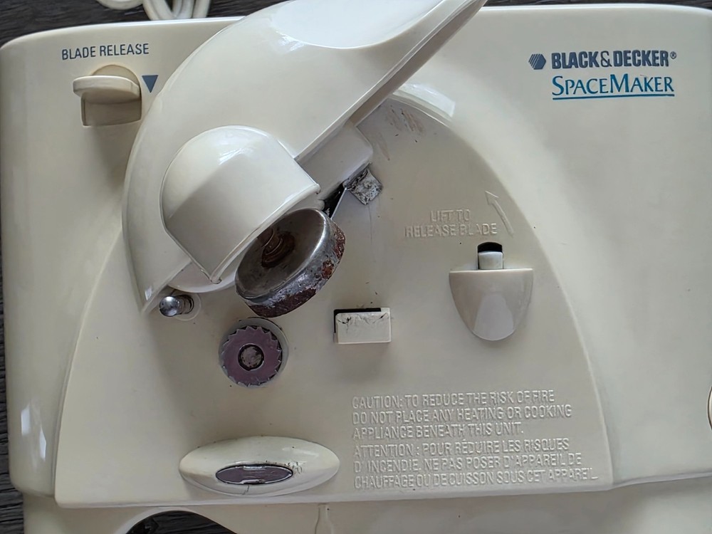 BLACK & DECKER SpaceMaker EC85 Can Opener with Mounting Hardware - Tested
