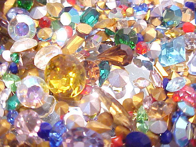 135 SWAROVSKI AUSTRIA CRYSTAL RHINESTONES LOT REPAIR JEWELRY REPAIR & DESIGN NOS