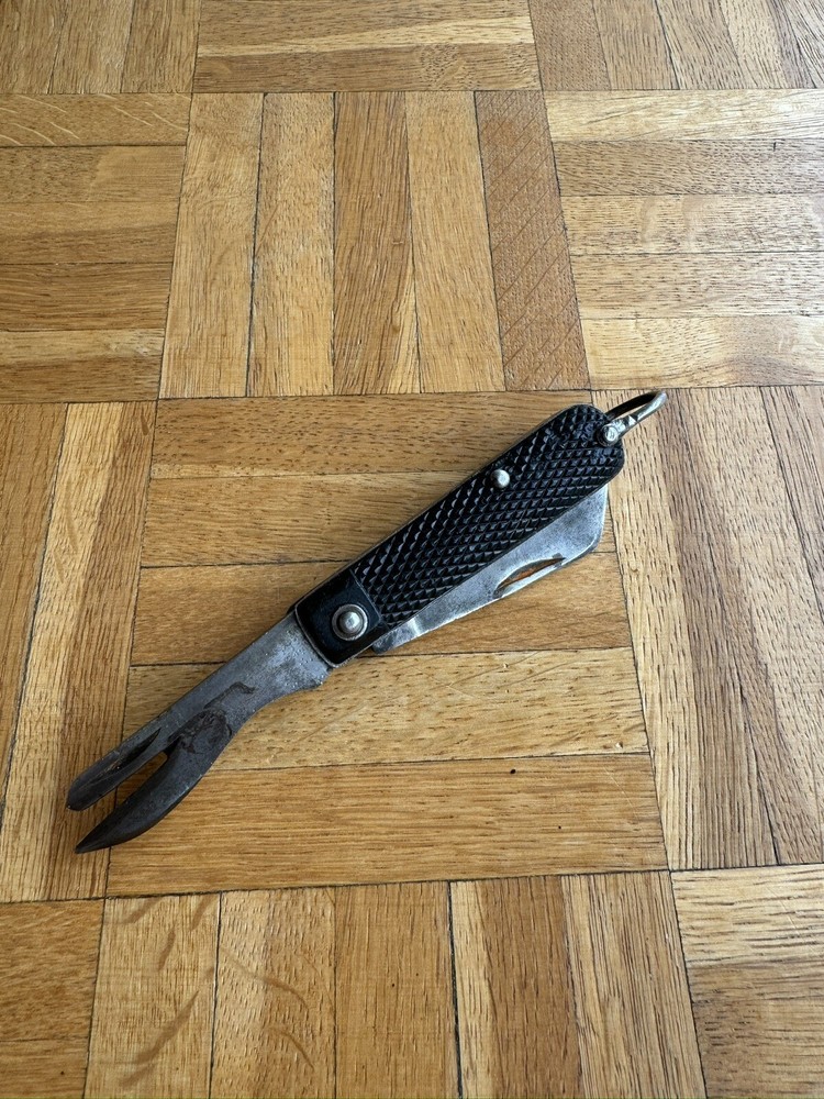 WW 2 British Canadian Clasp Knife With Belt Loop Issued