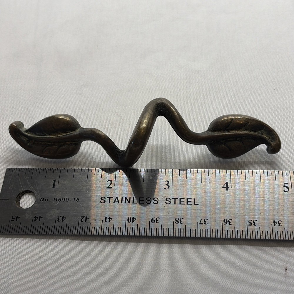 Vtg Brass Single Drawer Pull Leaf Design (11)