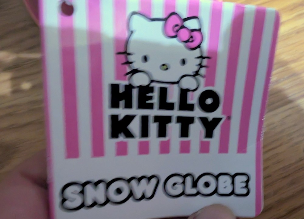 hello kitty snow globe