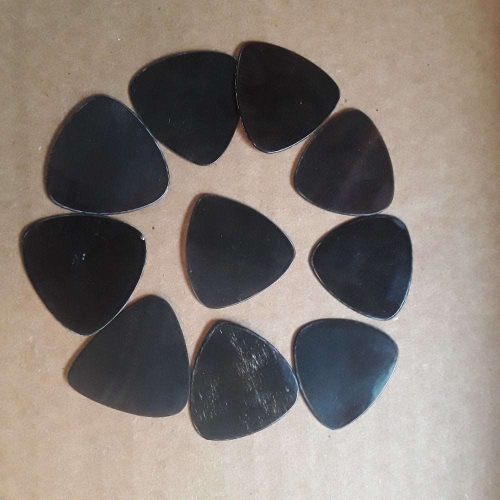 Heavy Guage Black Horn Shell Three Angle Guitar Size Pick