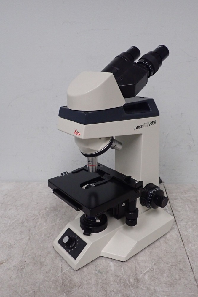 Leica ATC 2000 Binocular Microscope with 4x, 40x Achrom Objectives