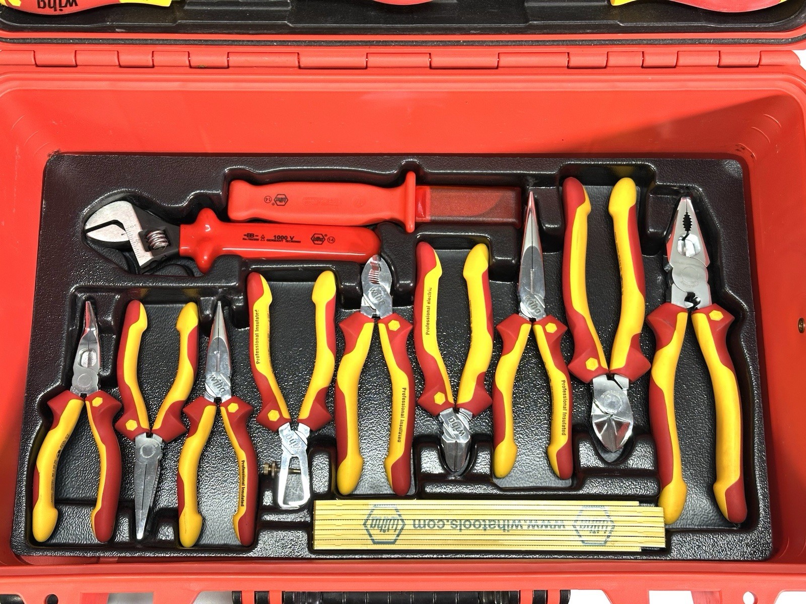 WIHA 80 Piece Master Electrician’s Insulated Tool Set in Rolling Hard Case NICE