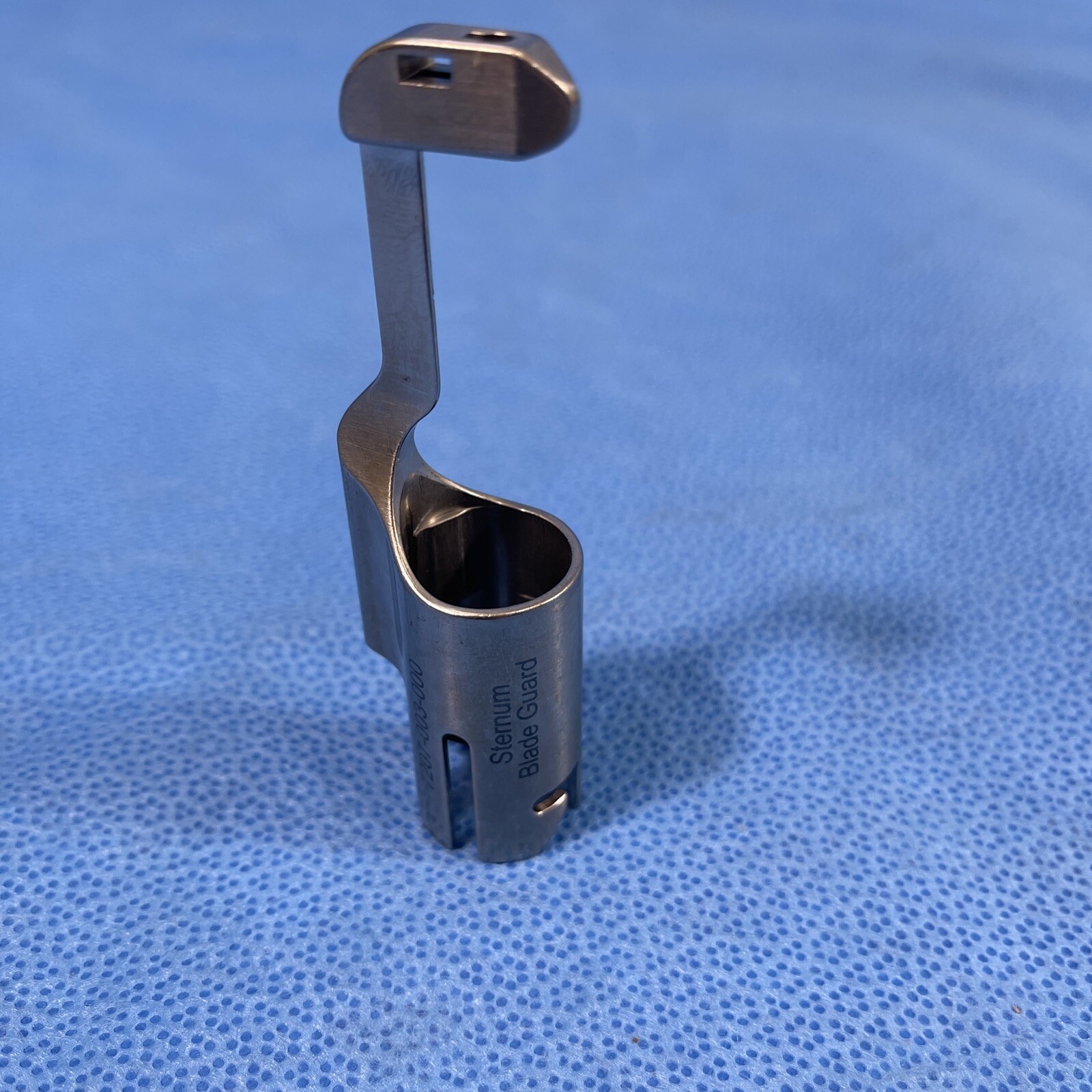 Stryker 7207-003 Sternum blade guard