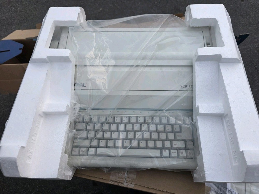 Royal 69149V Scriptor 9" 45-Key Typewriter