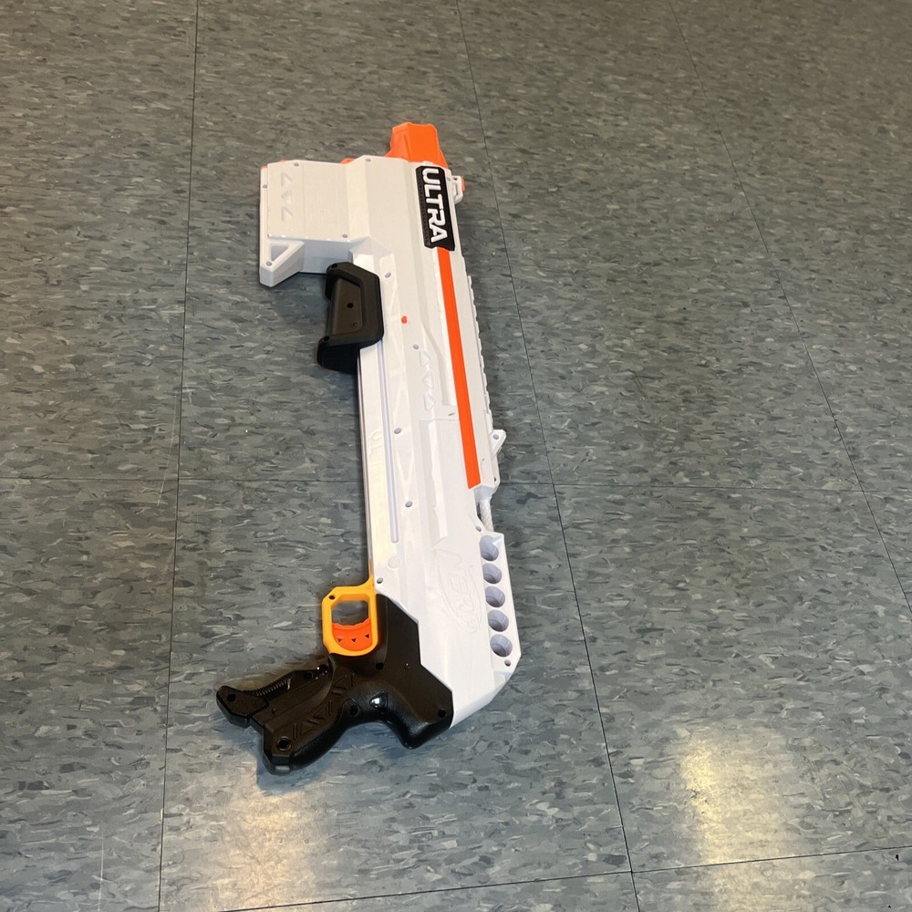 NERF Ultra 3 Blaster Pump-Action 8-Dart Internal Clip