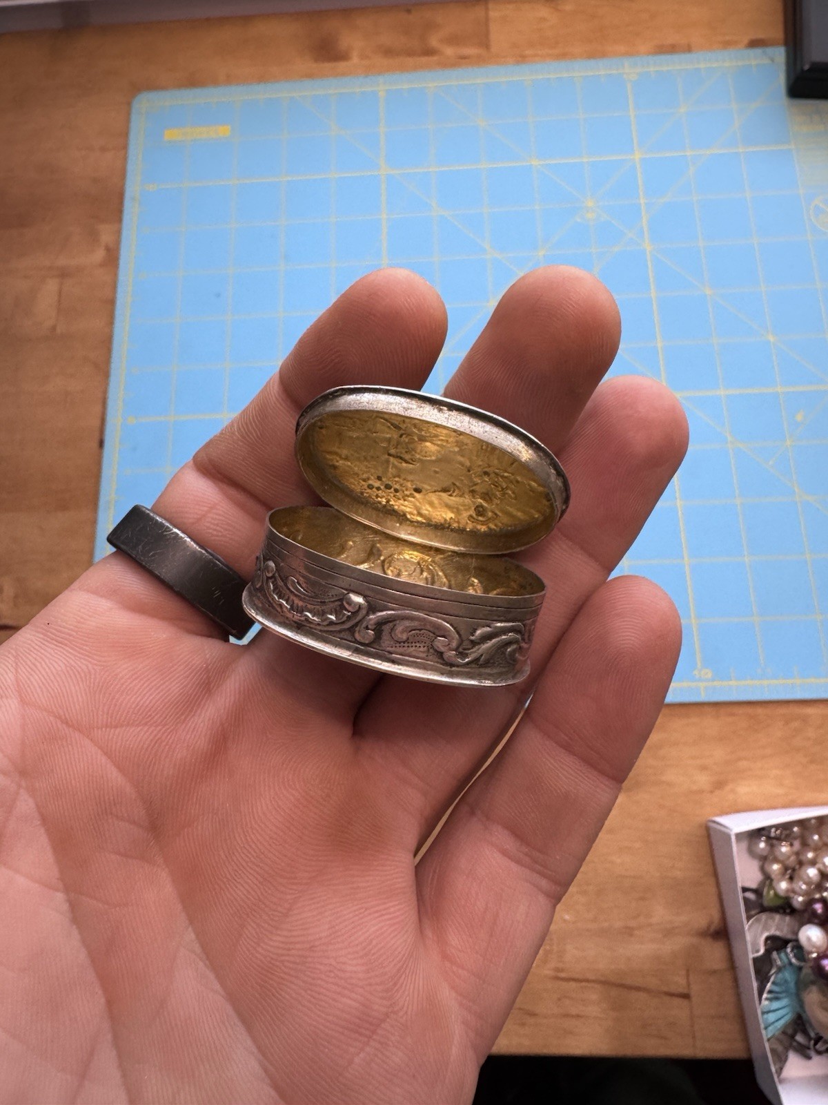 Hanau German 800 Silver Snuff Box – Friedrich Reusswig c.1903–1926 – Repoussé