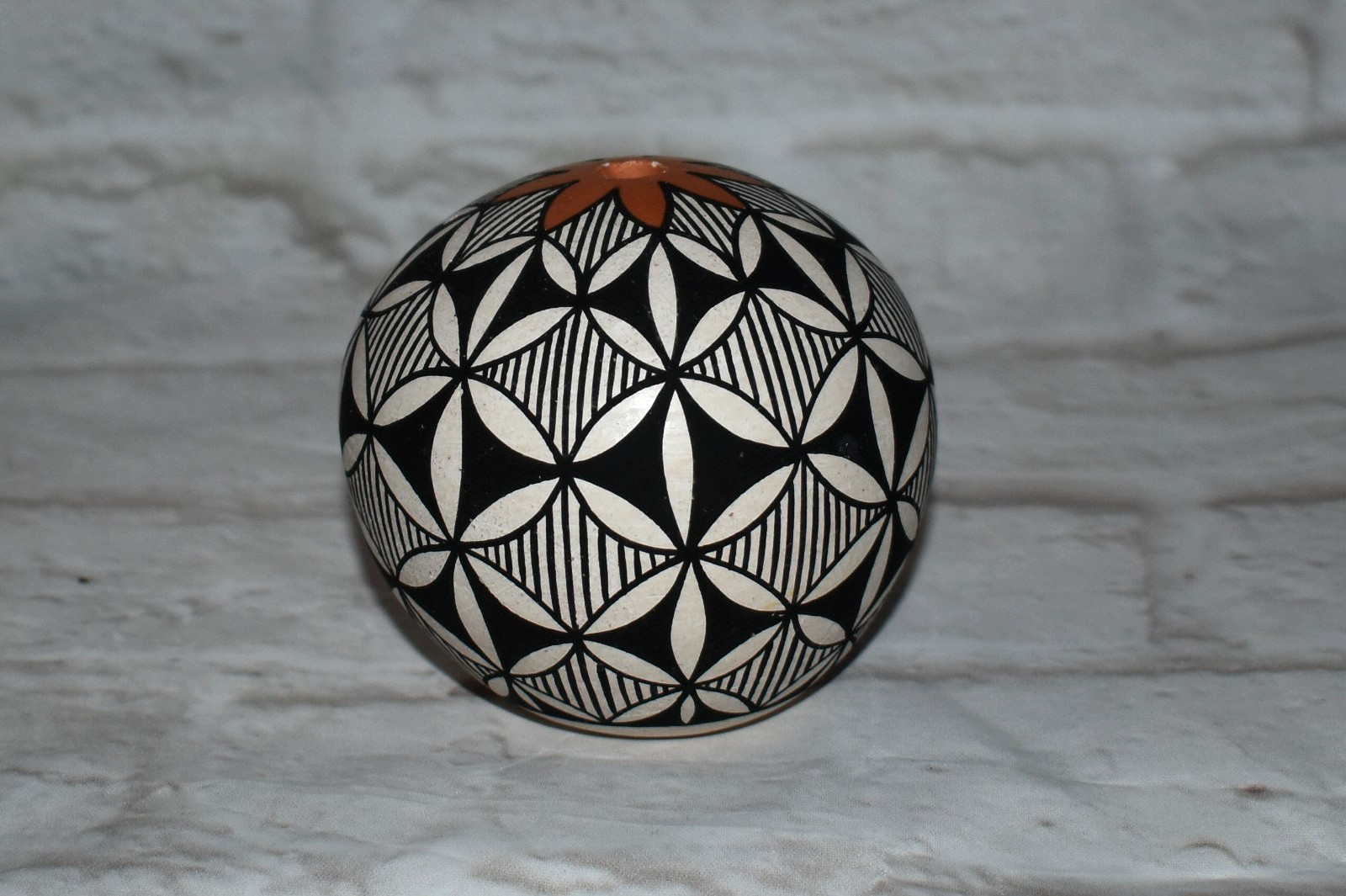 BECKY PASQUALE  Acoma, NM  Seed Pot  NATIVE AMERICAN 3.25"H Signed