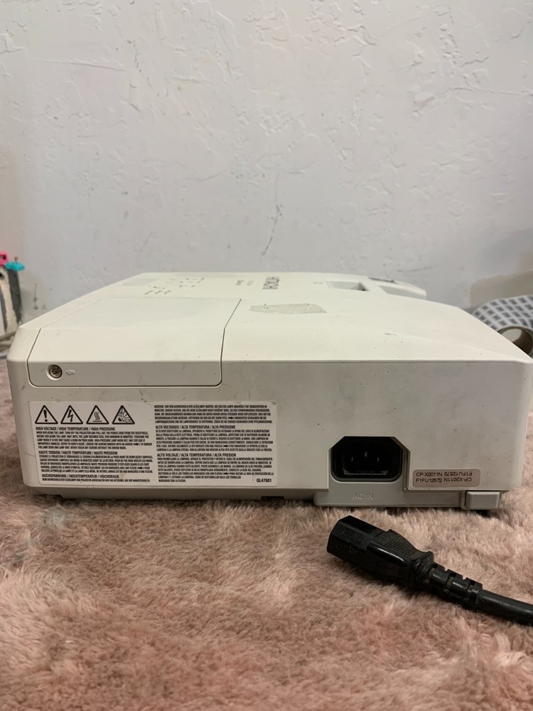 Hitachi CP-X2011N Projector