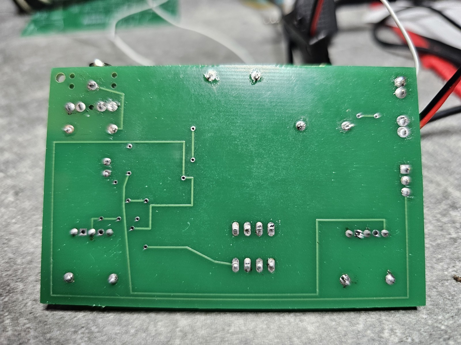 One IC 4 band Emergency Radio Kit. Receives AM FM SW1 SW2 It's a Fun DIY Kit !