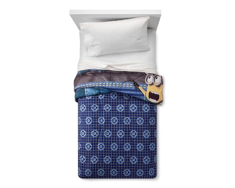 Despicable Me Minions "Hanging By A Thread" Twin Comforter