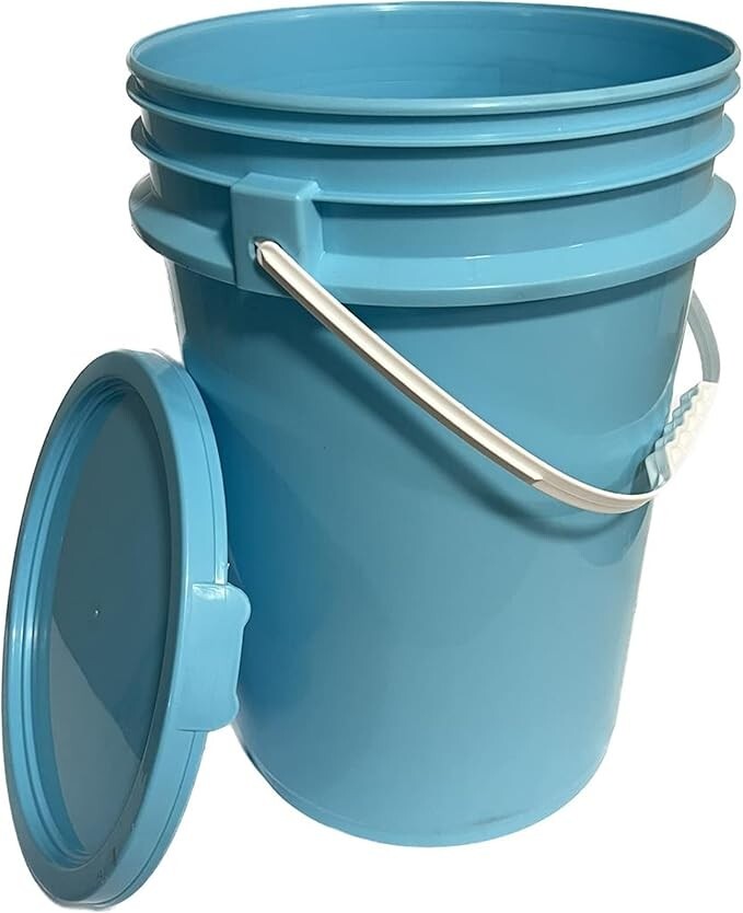6 Gallon bucket with lid