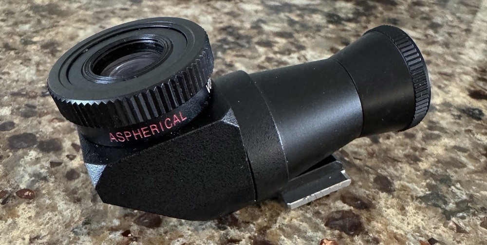 Voigtlander Angle Finder w/ 21mm Viewfinder & Case