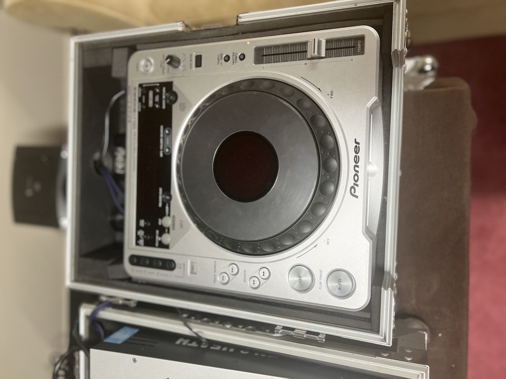 Pioneer CDJ800 MK 2 cd Turntable with flight case