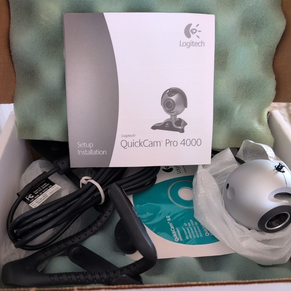 Logitech Quick Cam Pro 4000 Built in Microphone Webcam Silver USB 2.0 in a Box