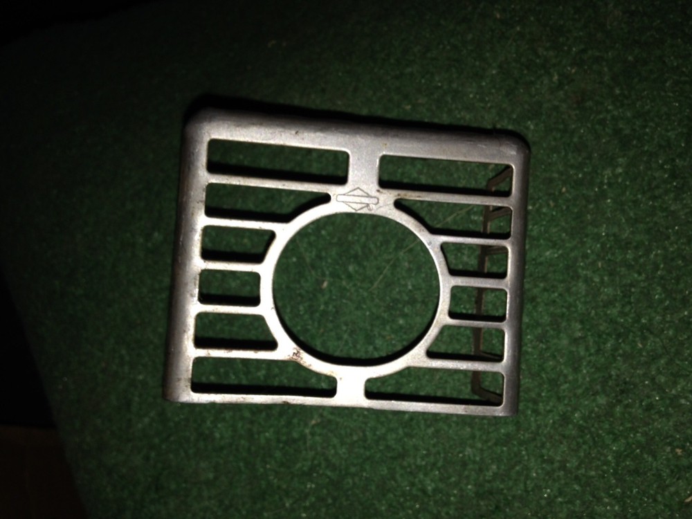 Briggs and Stratton Muffler Guard 699670