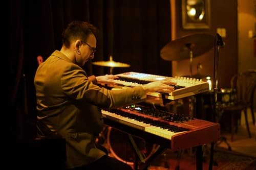 Arturia KeyLab 61 mk3 Professional MIDI Controller and Software (Black)