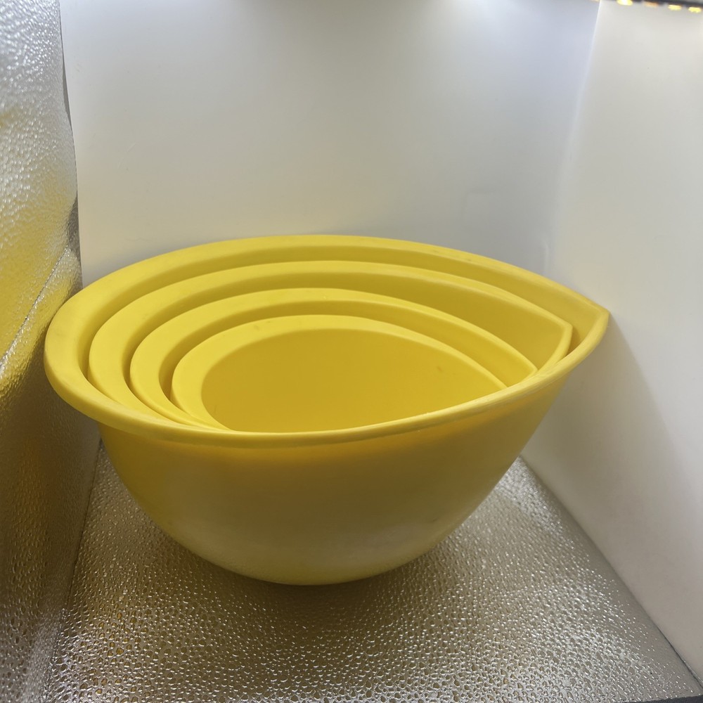 Teardrop Yellow Nesting Mixing Bowls (4)