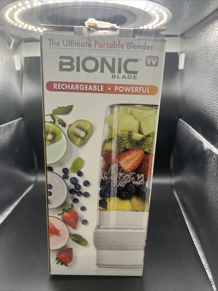 Bionic Blade Portable On The Go Blender. Rechargeable. 26oz. Lightweight {M}