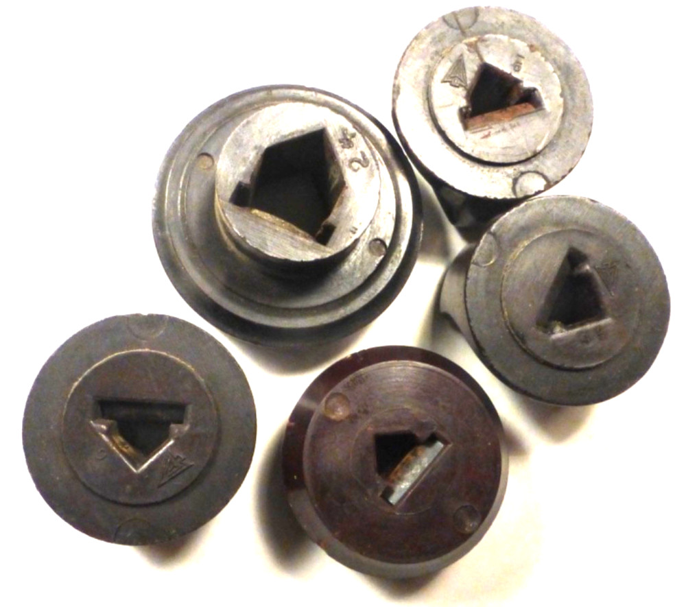 vintage RCA C7-6 CONSOLE: SET OF 4 BAKELITE PUSH-ON KNOBS one double-decker