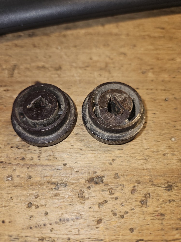 2 VINTAGE RCA RADIO TUNING DIAL KNOBS