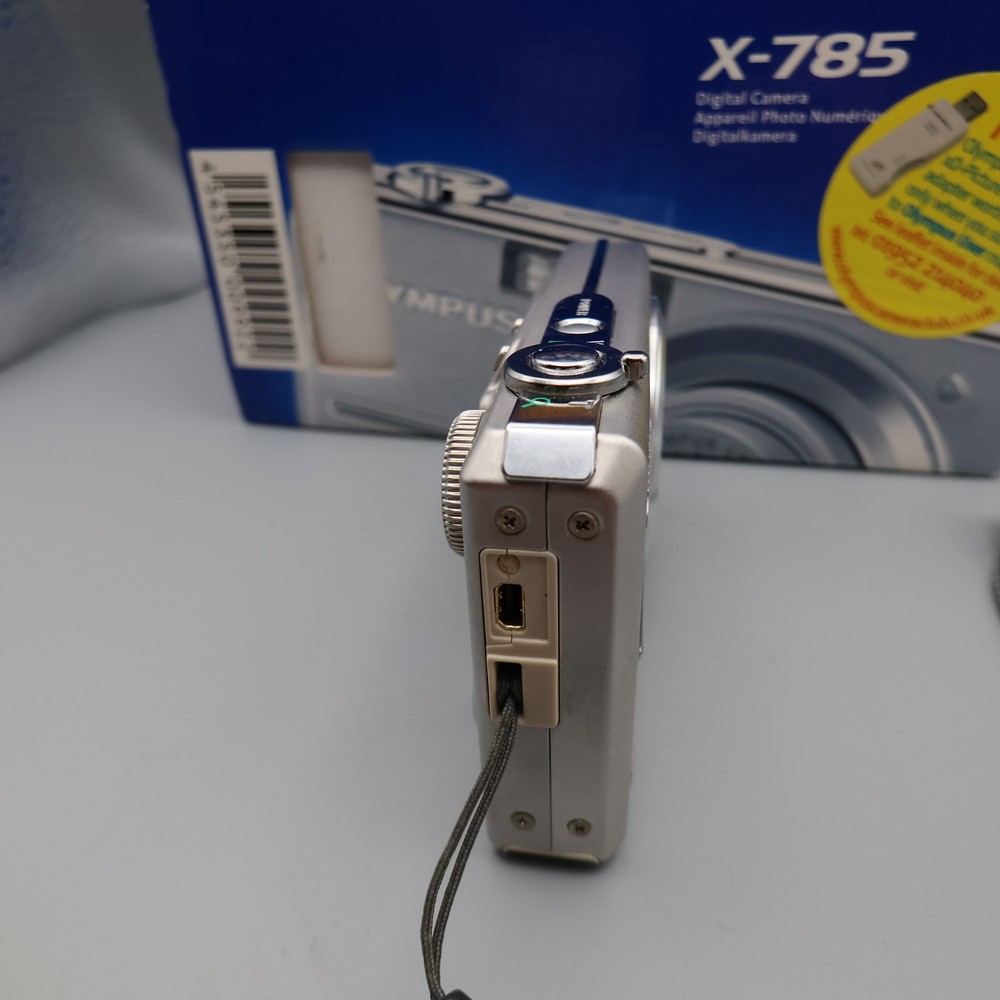 Olympus X-785 Digital Camera 7.1MP Silver Battery Weak With Box
